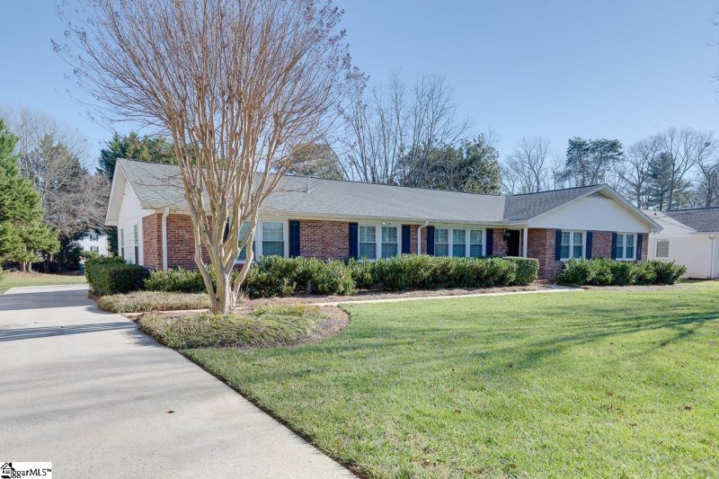 Property image 2 at 9 Howell Circle, Greenville, SC 29615