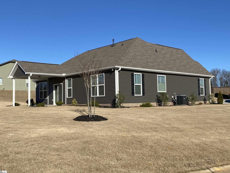 Property image 2 at 401 Bridlecrest Lane, Greer, SC 29651