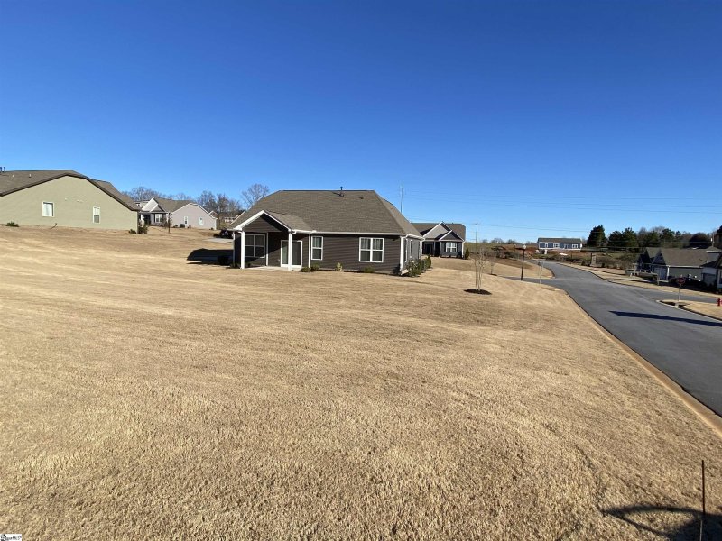Property image 3 at 401 Bridlecrest Lane, Greer, SC 29651