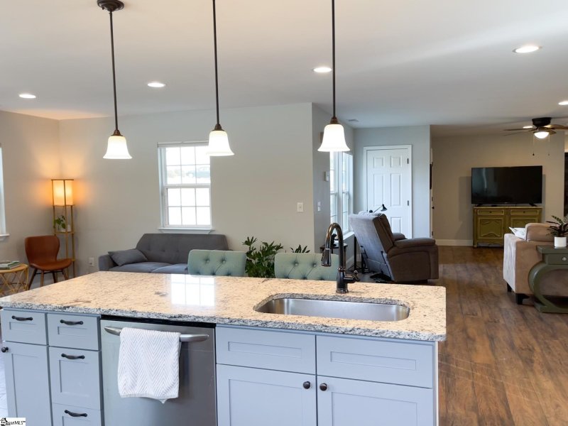 Property image 3 at 10 N Rockview Drive, Greenville, SC 29609