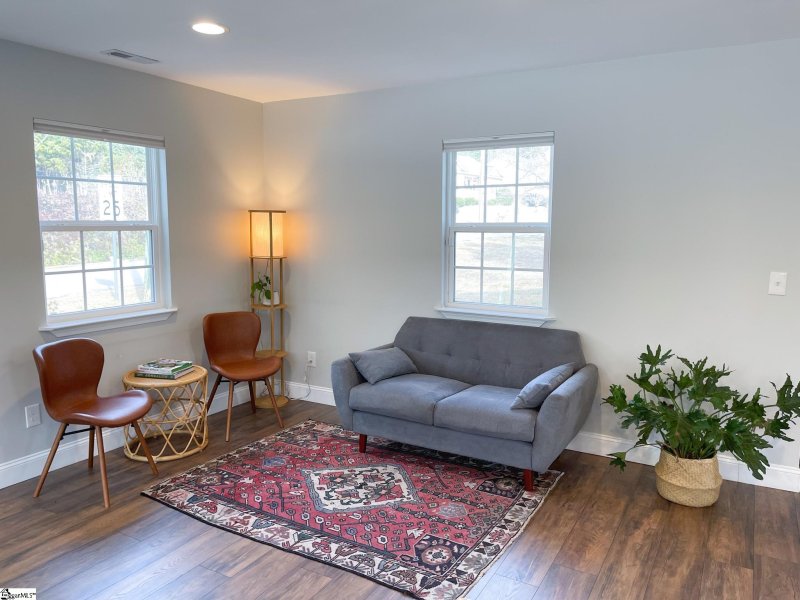 Property image 4 at 10 N Rockview Drive, Greenville, SC 29609