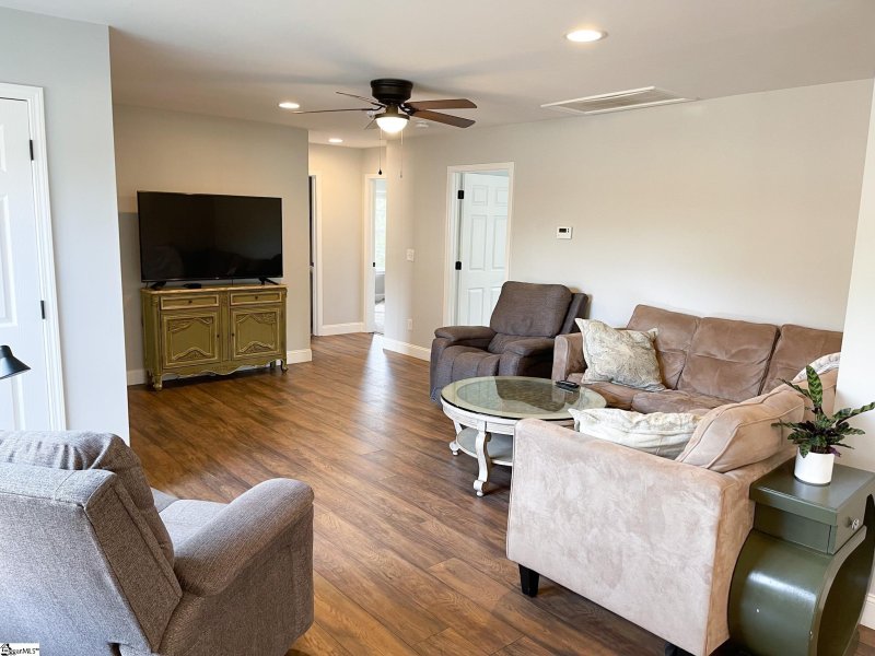 Property image 5 at 10 N Rockview Drive, Greenville, SC 29609