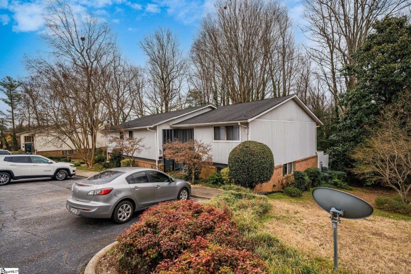 Property image 2 at 35 Briarglen Place, Greenville, SC 29615