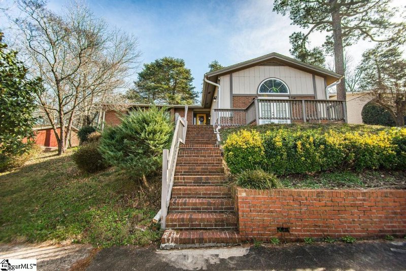 1208 Winding Way