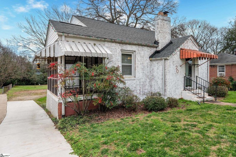 Property image 2 at 20 Simmons Avenue, Greenville, SC 29607