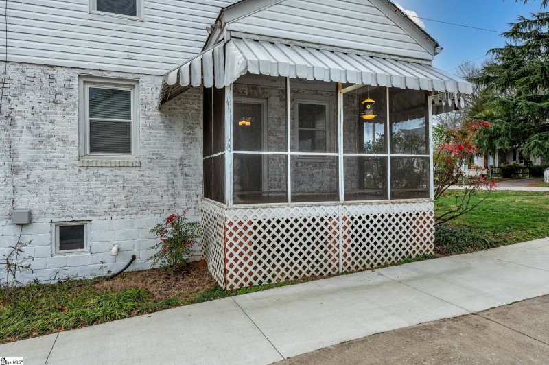 Property image 3 at 20 Simmons Avenue, Greenville, SC 29607