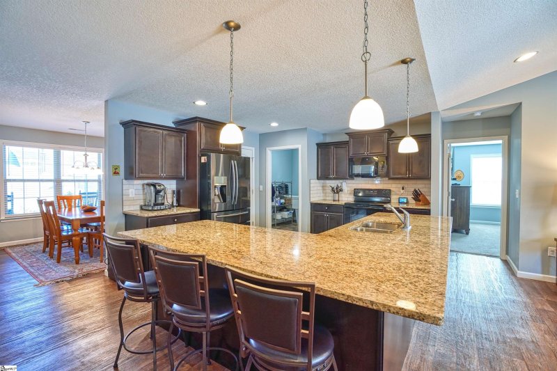 Property image 5 at 411 Peaksview Drive, Simpsonville, SC 29681-8180