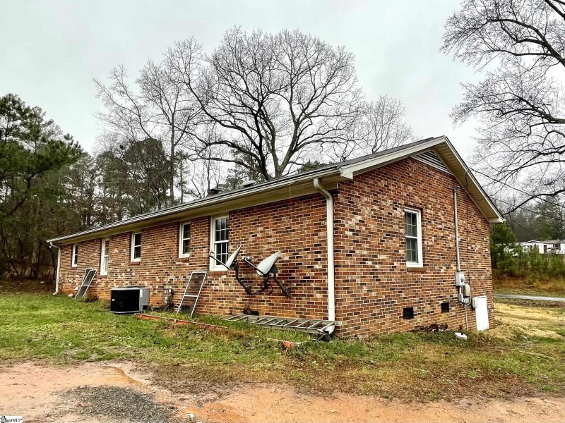 Property image 3 at 432 Churchill Circle, Greenville, SC 29605