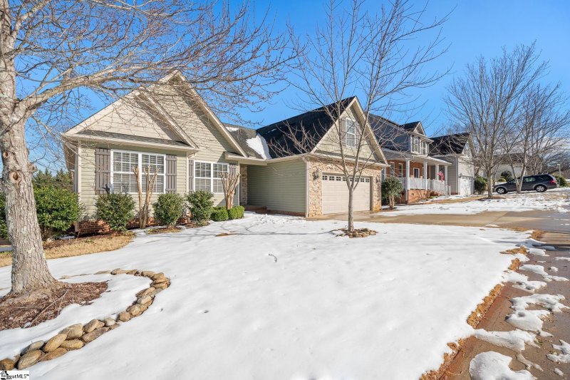 Property image 2 at 402 Summitbluff Drive, Greenville, SC 29617