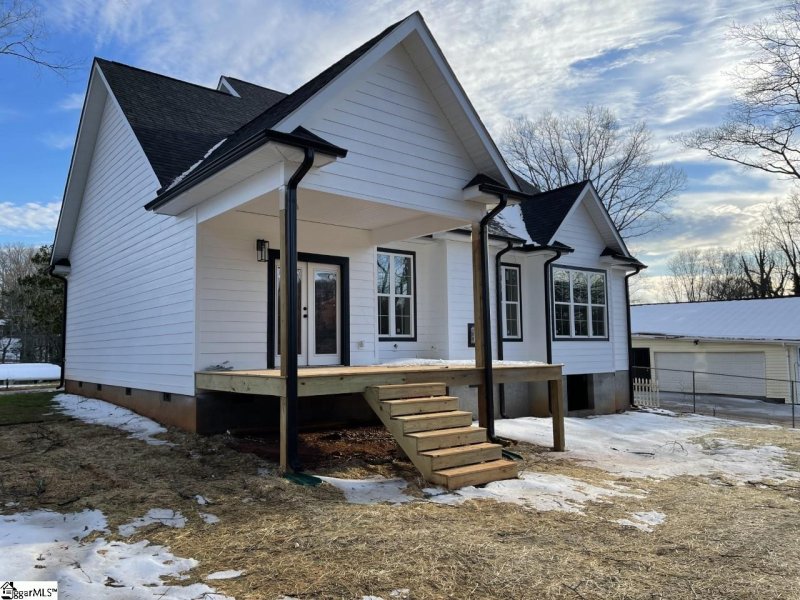 Property image 2 at 245 Lowndes Avenue, Greenville, SC 29607