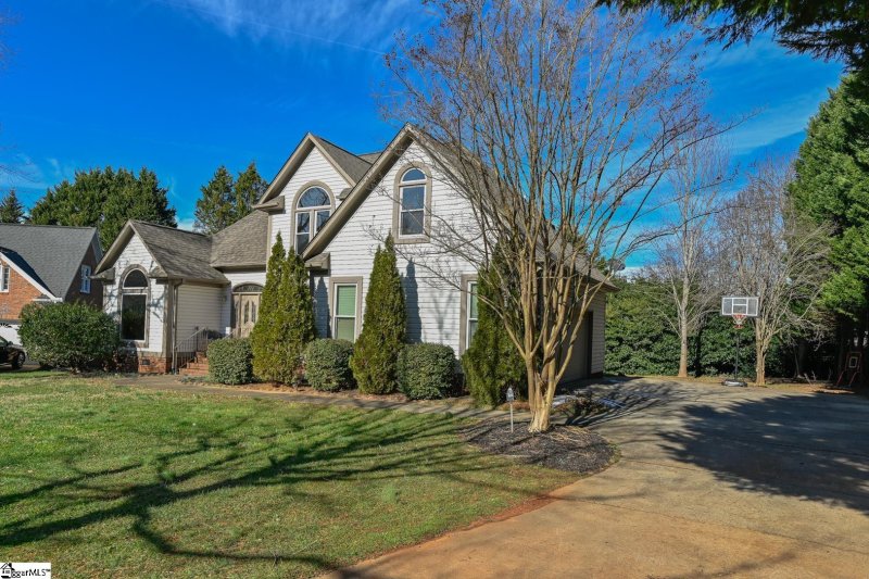 Property image 2 at 4 Periwinkle Court, Greenville, SC 29615