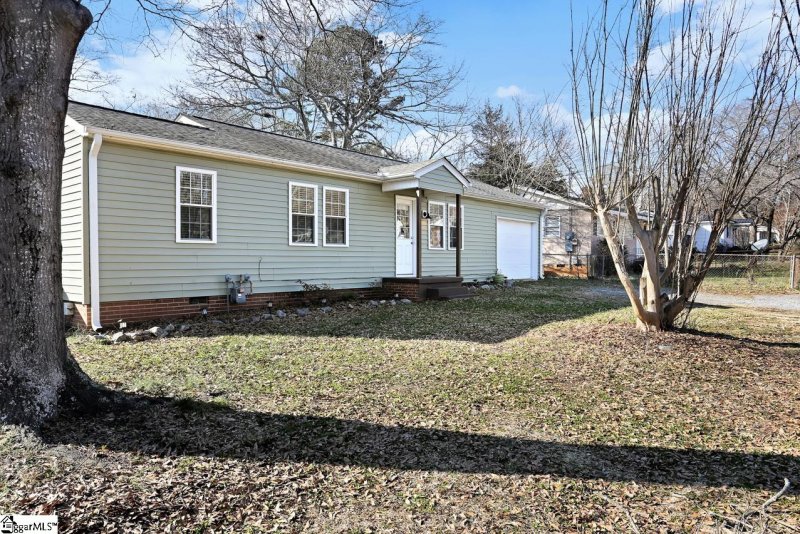 Property image 2 at 220 Mark Street, Easley, SC 29640