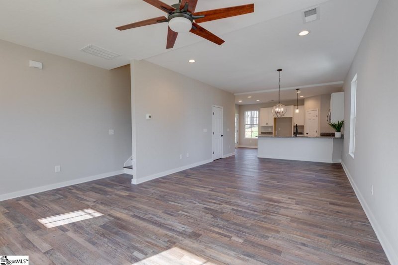 Property image 3 at 106 Crosby Circle, Greenville, SC 29605
