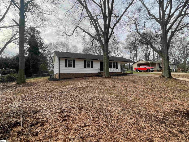 Property image 2 at 111 HAWTHORNE Drive, Anderson, SC 29625