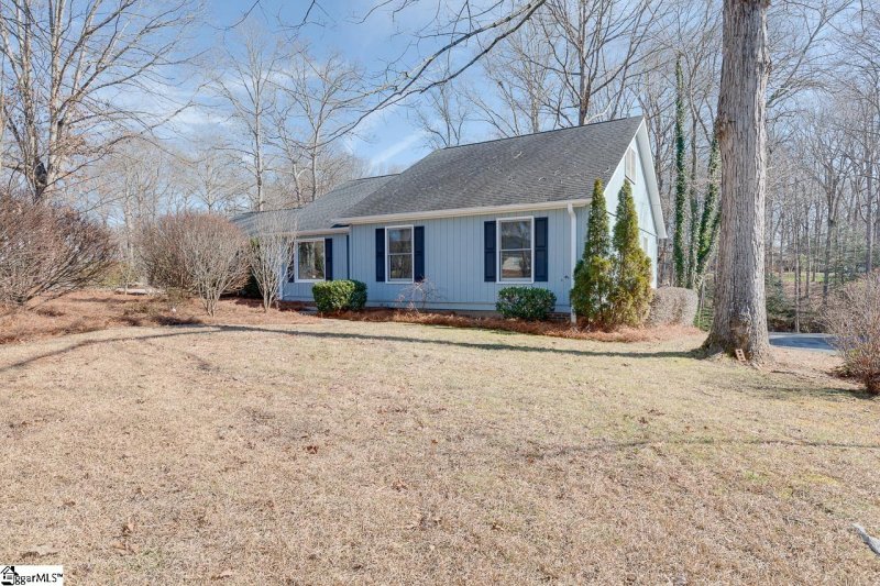Property image 2 at 2 Bendingwood Court, Taylors, SC 29687
