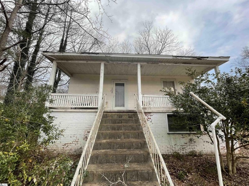 Property image 2 at 102 Shady Oaks Street, Easley, SC 29640