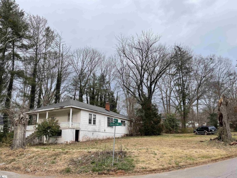 Property image 3 at 102 Shady Oaks Street, Easley, SC 29640