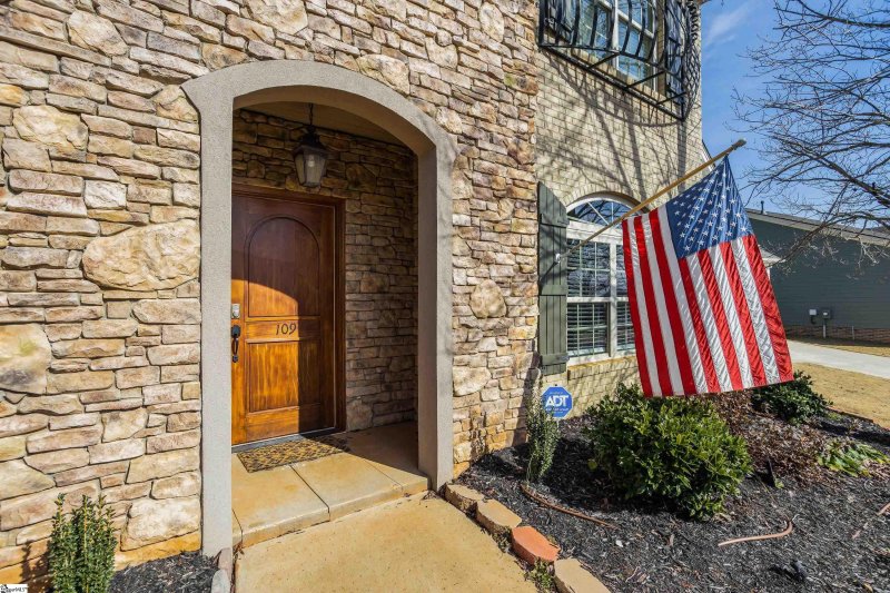 Property image 3 at 109 Bur Oak Drive, Taylors, SC 29787