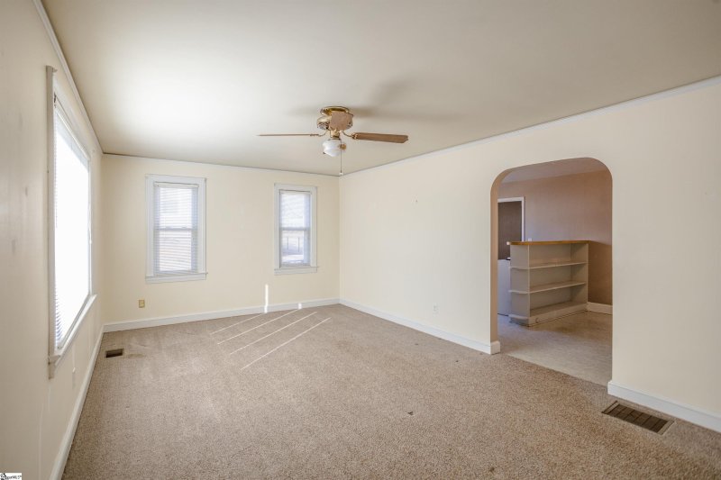 Property image 4 at 303 High Valley Boulevard, Greenville, SC 29605