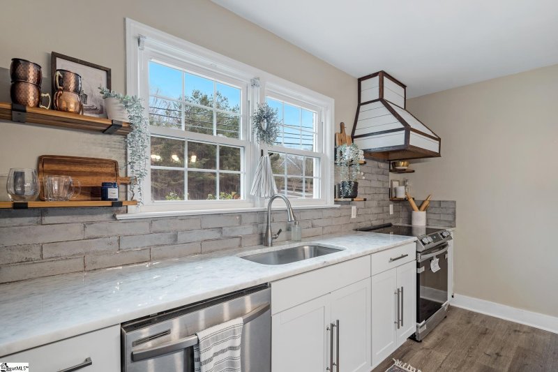 Property image 3 at 903 N A Street, Easley, SC 29640