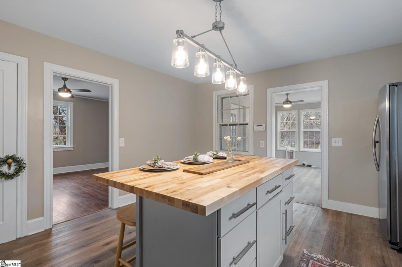 Property image 4 at 903 N A Street, Easley, SC 29640