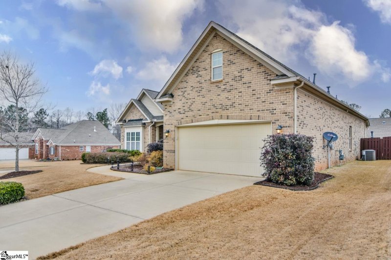 Property image 2 at 16 Brentmoor Place, Simpsonville, SC 29680