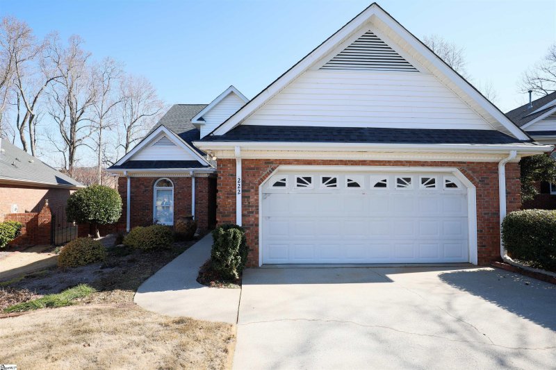 222 Greenview Circle