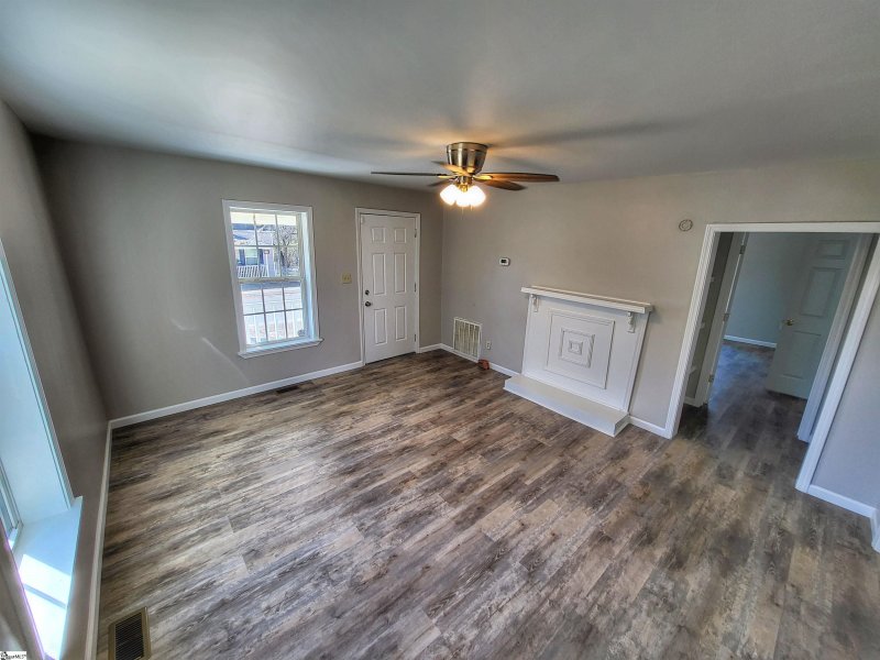 Property image 3 at 237 Buncombe Street, Woodruff, SC 29388