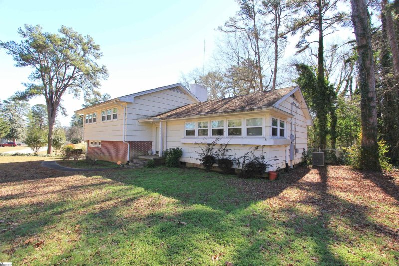 Property image 3 at 409 Crestfield Road, Greenville, SC 29605