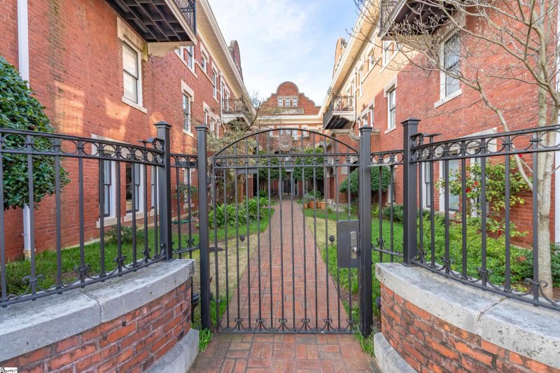 Property image 2 at 400 E Washington Street, Greenville, SC 29601