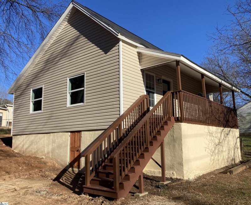 Property image 3 at 201 Barton Street, Easley, SC 29640