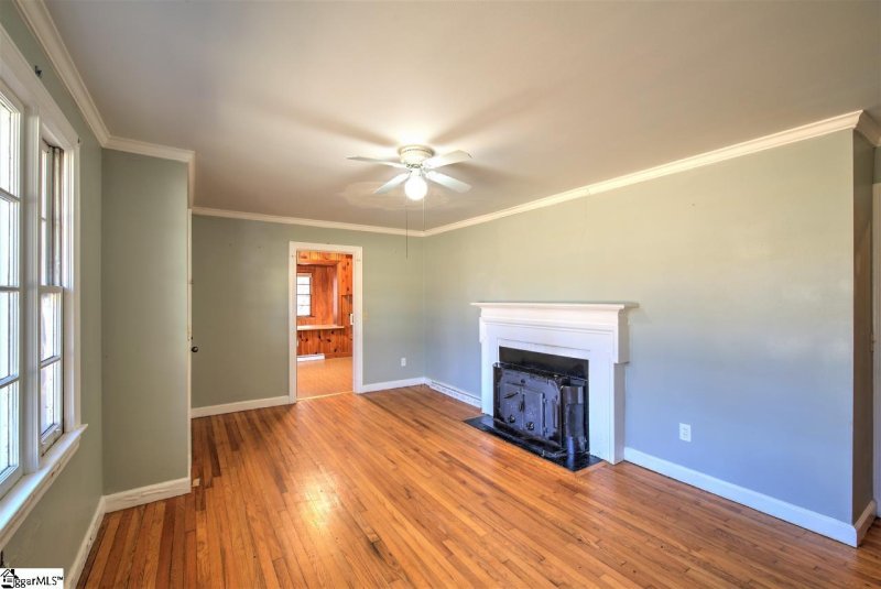 Property image 2 at 205 Helen Street, Simpsonville, SC 29681