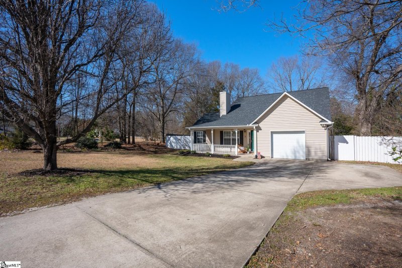 Property image 2 at 3 Ridge Springs Road, Taylors, SC 29687