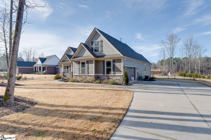 Property image 2 at 113 Crawford Lake Drive, Easley, SC 29642