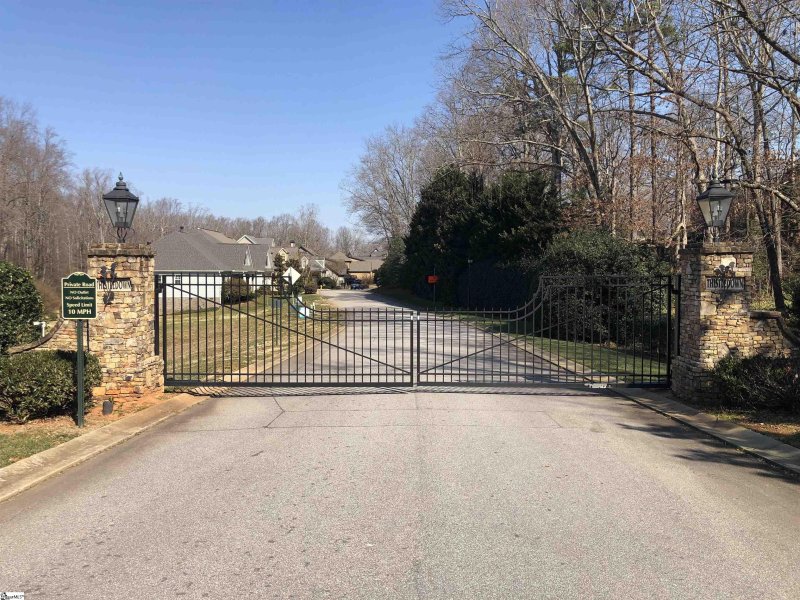 Property image 3 at 9 Thistle Brook Court, Greenville, SC 29615