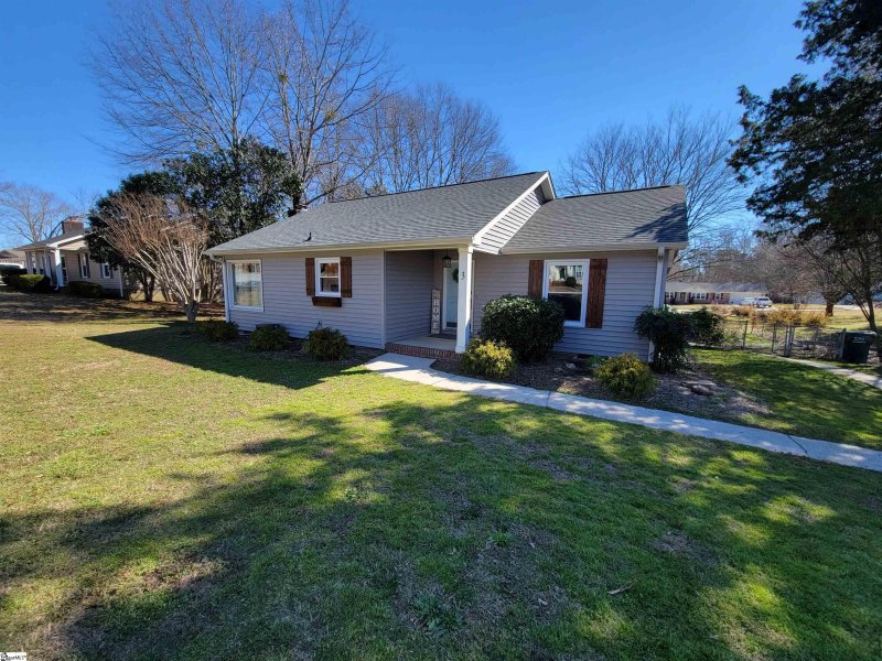 Property image 2 at 3 Buckingham Way, Taylors, SC 29687