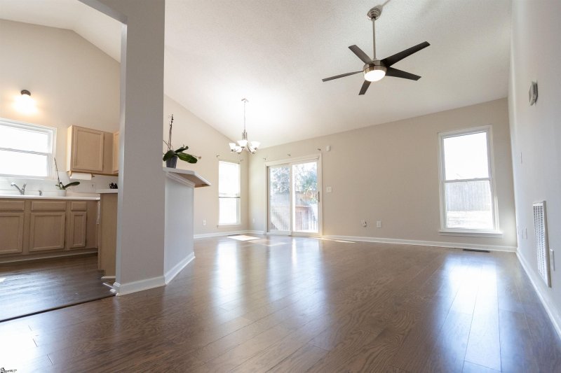 Property image 2 at 107 Golden Crest Court, Mauldin, SC 29662