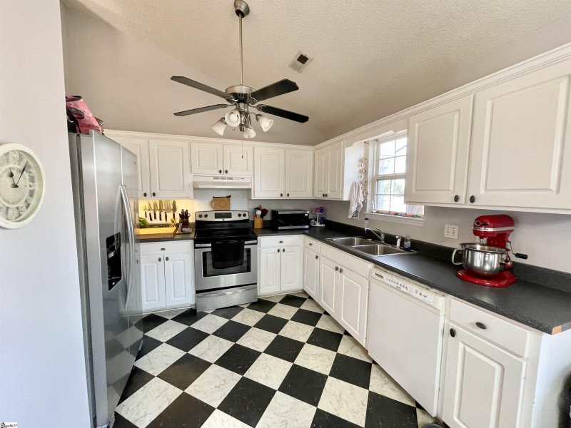 Property image 5 at 118 Caroway Court, Spartanburg, SC 29303