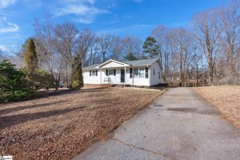 Property image 2 at 129 Padgett Court, Wellford, SC 29385