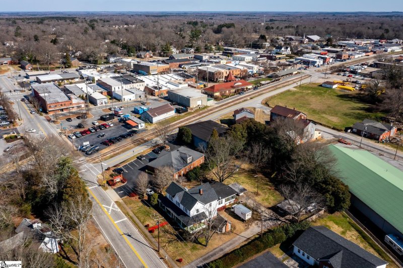 Property image 3 at 303 Fairview Street, Fountain Inn, SC 29644