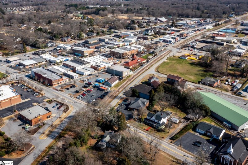 Property image 4 at 303 Fairview Street, Fountain Inn, SC 29644