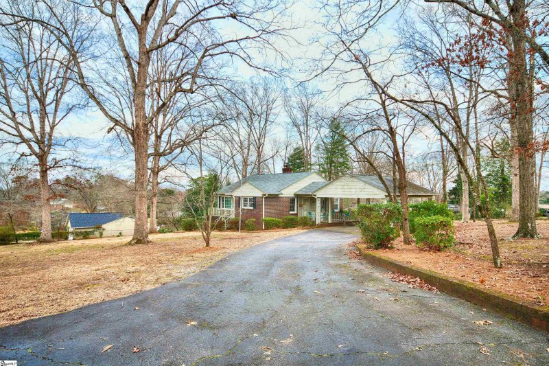 Property image 3 at 204 Oakfield Avenue, Easley, SC 29640