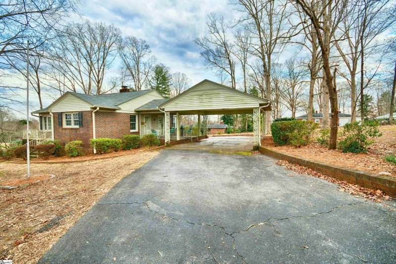 Property image 4 at 204 Oakfield Avenue, Easley, SC 29640