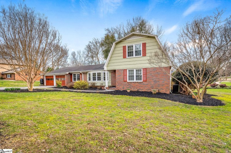 Property image 2 at 2 Enfield Way, Greenville, SC 29615