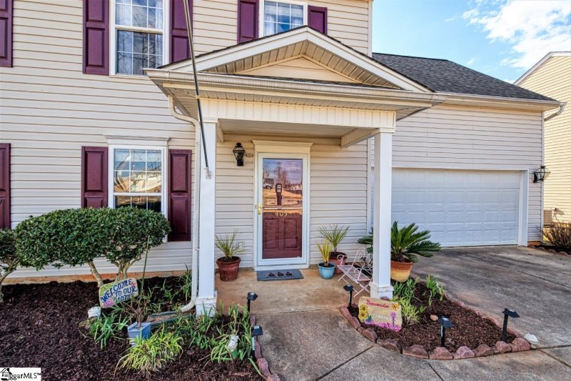 Property image 2 at 405 Flanders Court, Greenville, SC 29607