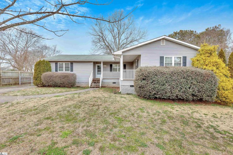 Property image 2 at 204 Bleckley Avenue, Greenville, SC 29607-2843