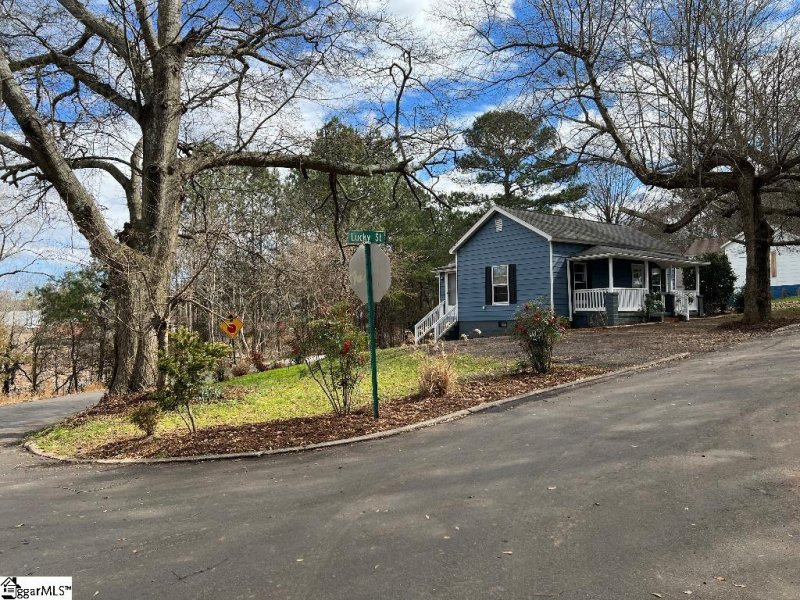 Property image 2 at 302 Lucky Street, Easley, SC 29640