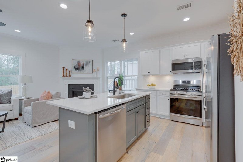 Property image 4 at 130 Lilia Hill Circle, Greenville, SC 29607