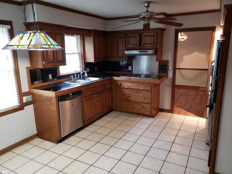 Property image 5 at 100 woodview Drive, Taylors, SC 29687-4511