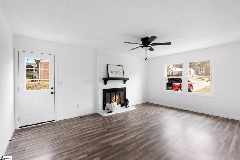 Property image 4 at 126 Saturn Lane, Greer, SC 29651